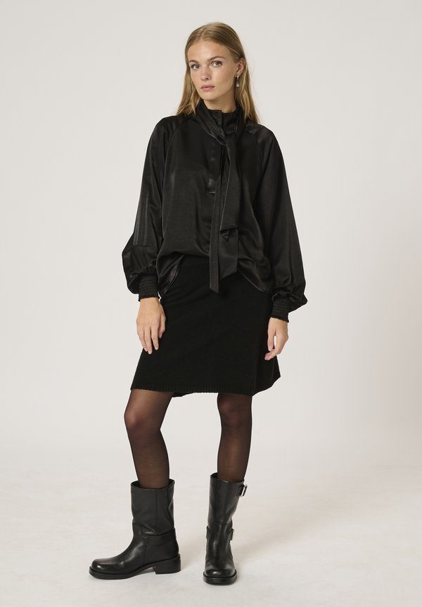 My Essential Wardrobe HUXI