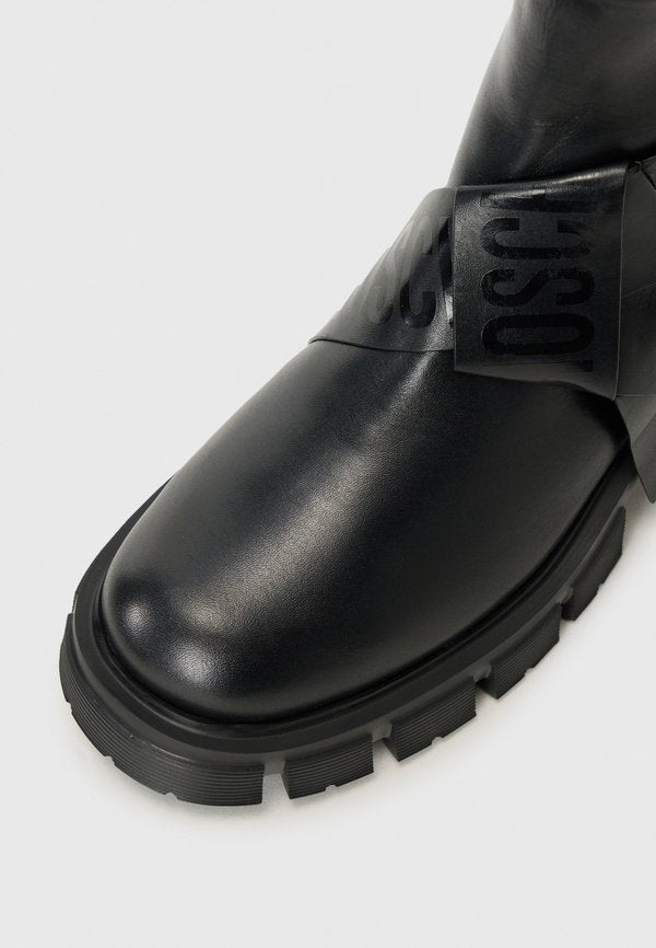 Love Moschino