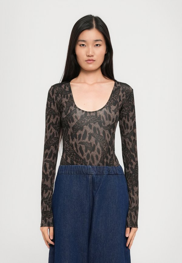 Fiorucci ANIMALIER PRINT SCOOP NECK