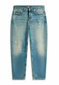 Hellblaue Denim-Jeans mit regulärer Passform, ausgebleichten Stellen an Oberschenkeln und Knien, mit kleinen abgenutzten Details an den Vorderseiten.