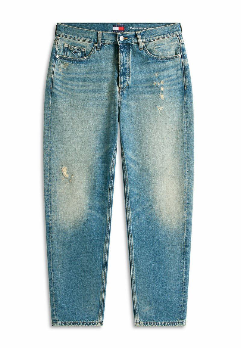Hellblaue Denim-Jeans mit regulärer Passform, ausgebleichten Stellen an Oberschenkeln und Knien, mit kleinen abgenutzten Details an den Vorderseiten.