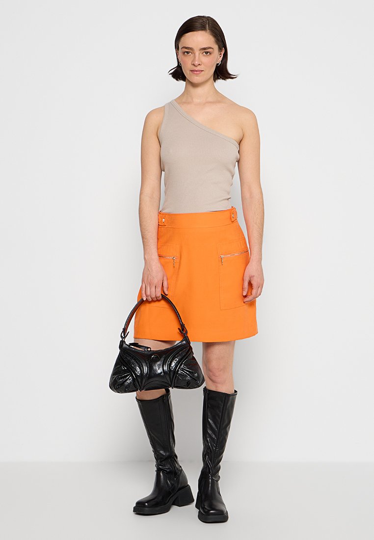 DKNY