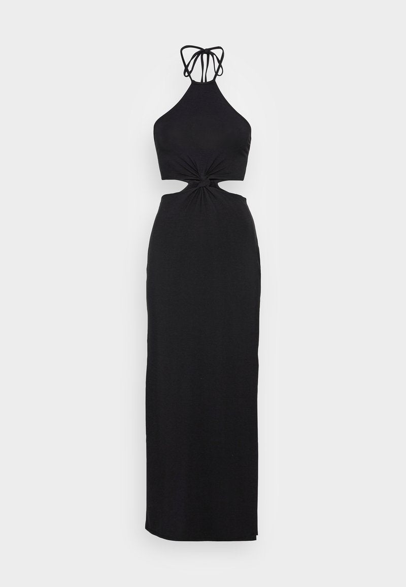 Schwarzes Maxikleid mit Halteroberteil und Ausschnitt in der Taille, mit geknoteten Details in der Mitte, aus glattem Stoff gefertigt. Einfaches, figurbetontes Design.