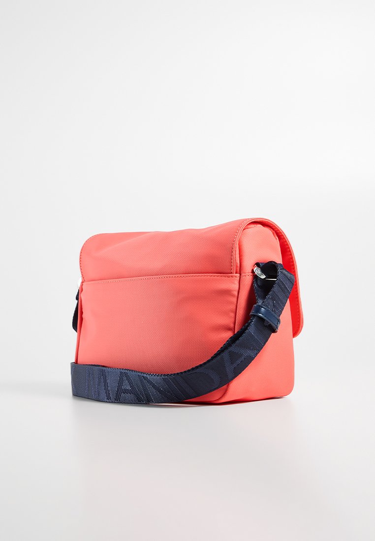 Mandarina Duck STYLE