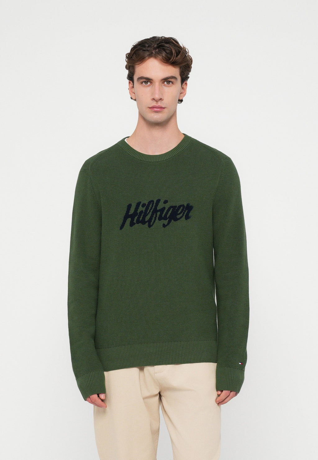 SEASONAL GRAPHIC C NECK Media 3