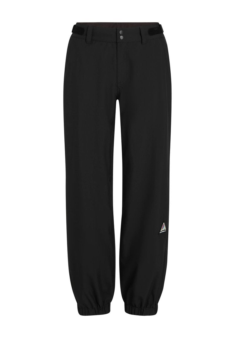 Schwarze Hosen aus einem leichten Stoff, mit einem Knopfverschluss, Klettverschluss-Akzenten an der Taille und elastischen Bündchen an den Knöcheln.