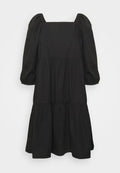 Schwarzes Baumwollkleid mit quadratischem Ausschnitt, puffartigen Ärmeln und einem gestuften Design. Verfügt über eine glatte Textur und eine fließende Silhouette.