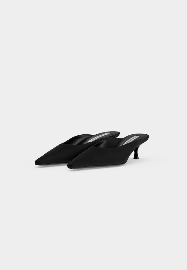 Victoria Beckham MULE