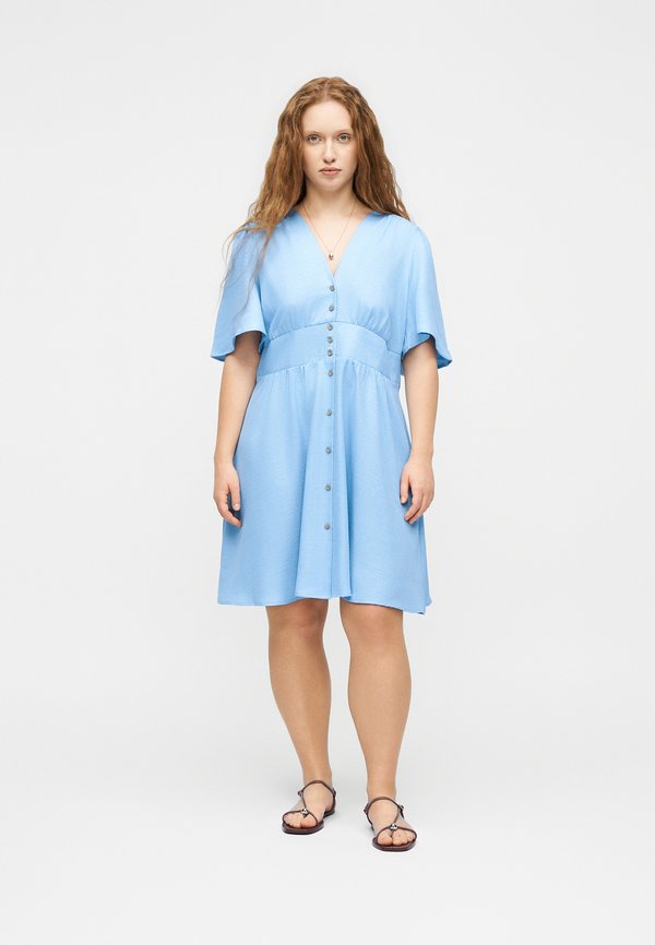 Vero Moda Curve VMCMELANEY SHORT DRESS - Day dress - chambray blue