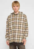 Beige karierter Flanellhemd mit Kapuze, ausgestattet mit braunen, schwarzen und weißen Karomustern, Knopfverschluss und Kordelzug am Hals.