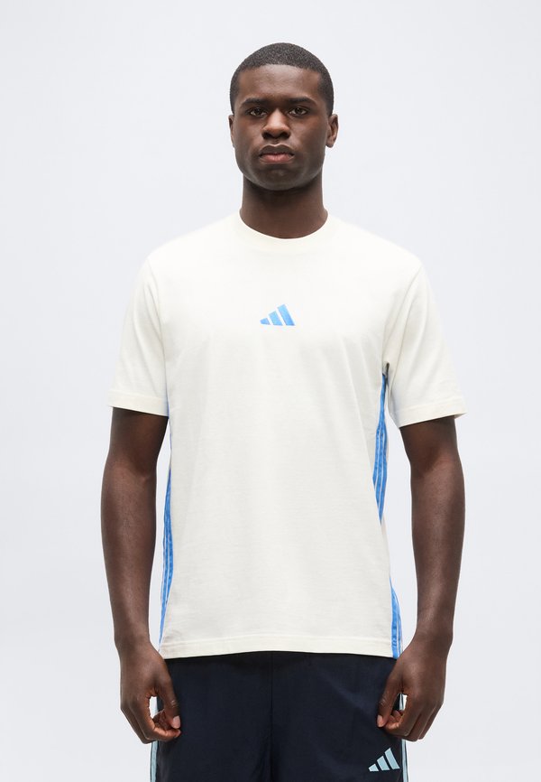 adidas Sportswear ESSENTIALS THREE STRIPES SINGLE - Print T-shirt - off white/ray blue