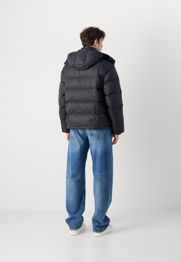Calvin Klein DETACHABLE HOOD