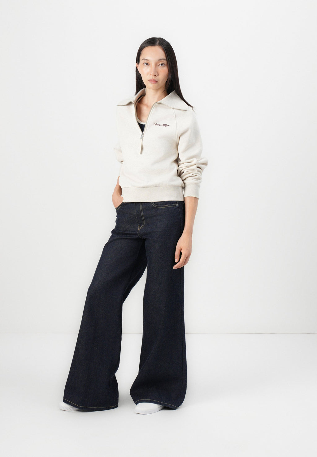 CLASSIC SCRIPT HALF-ZIP Media 2