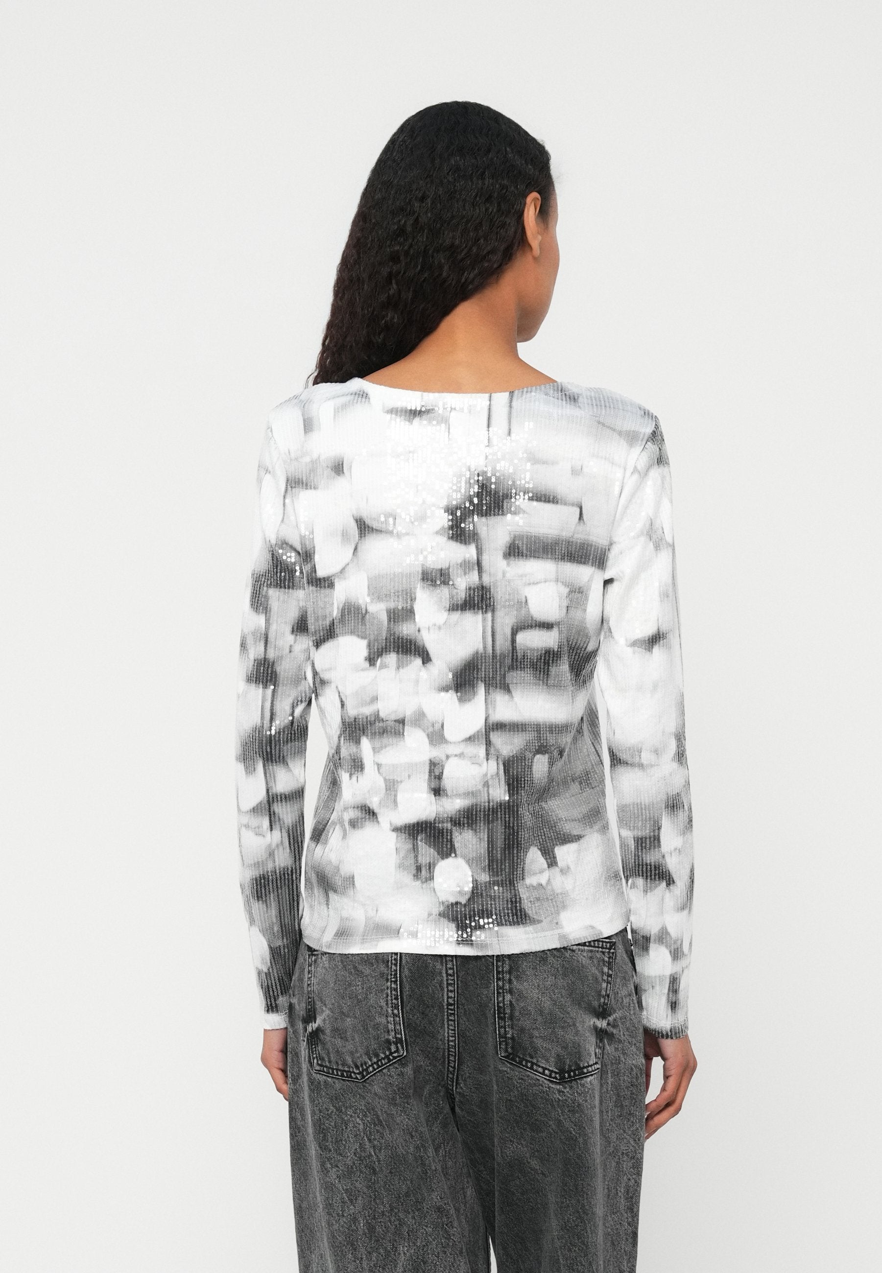 DKNY