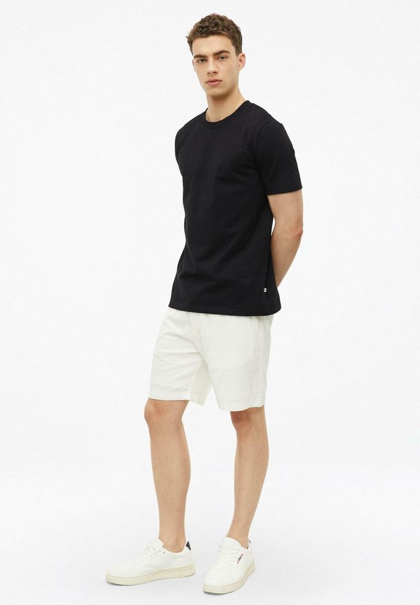 s.Oliver BERMUDA DETROIT - Shorts - weiß