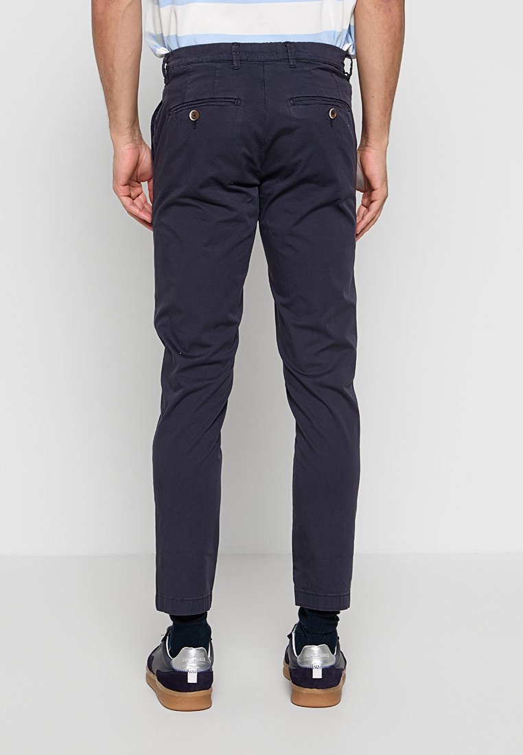 RELAXED FIT  Media 3
