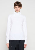 Weißer Langarm-Halb-Zip-Pullover mit einer strukturierten Brustpartie, weichem Stoff und hochgeschlossenem Kragen.