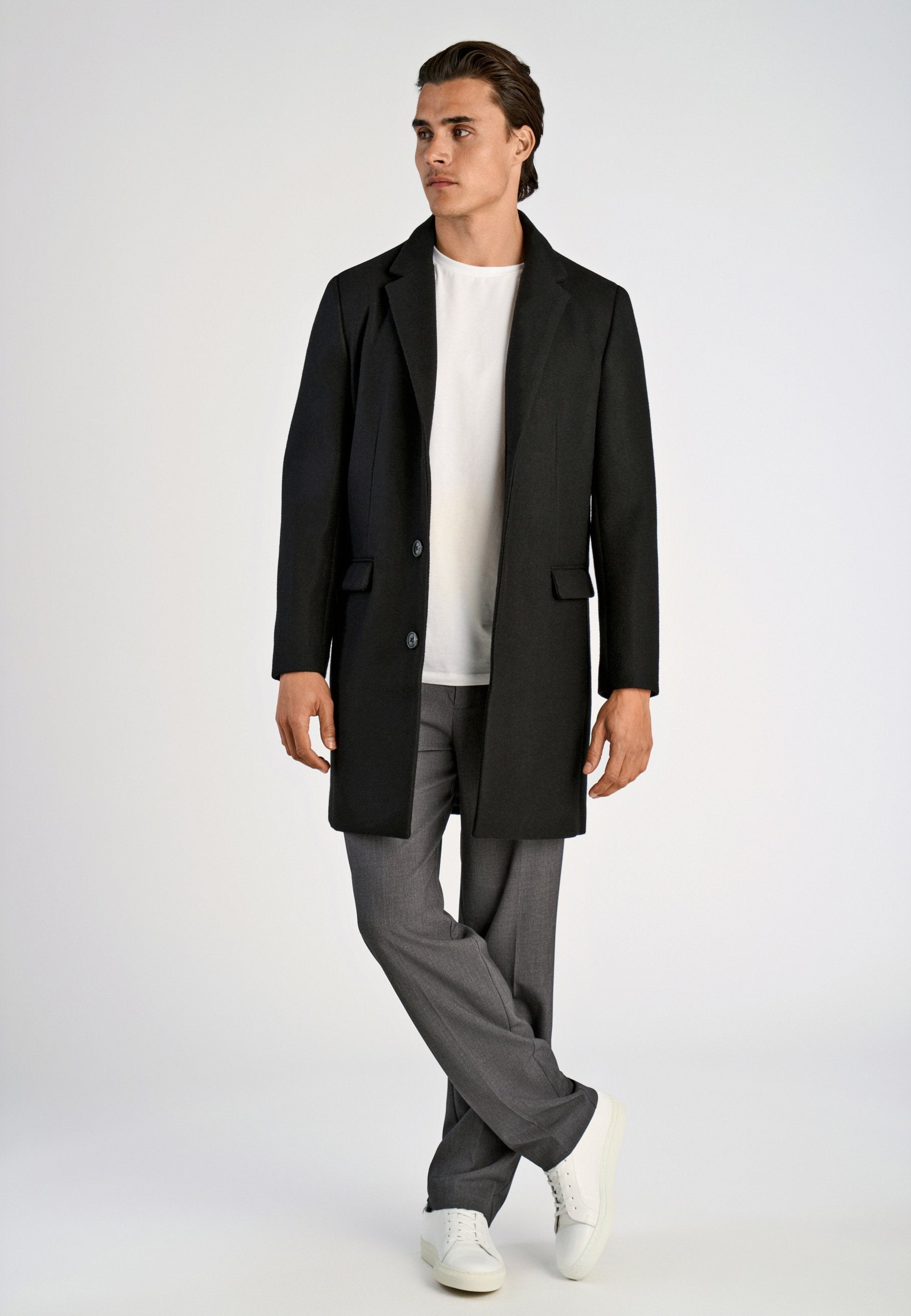 CLASSIC COAT Media 2
