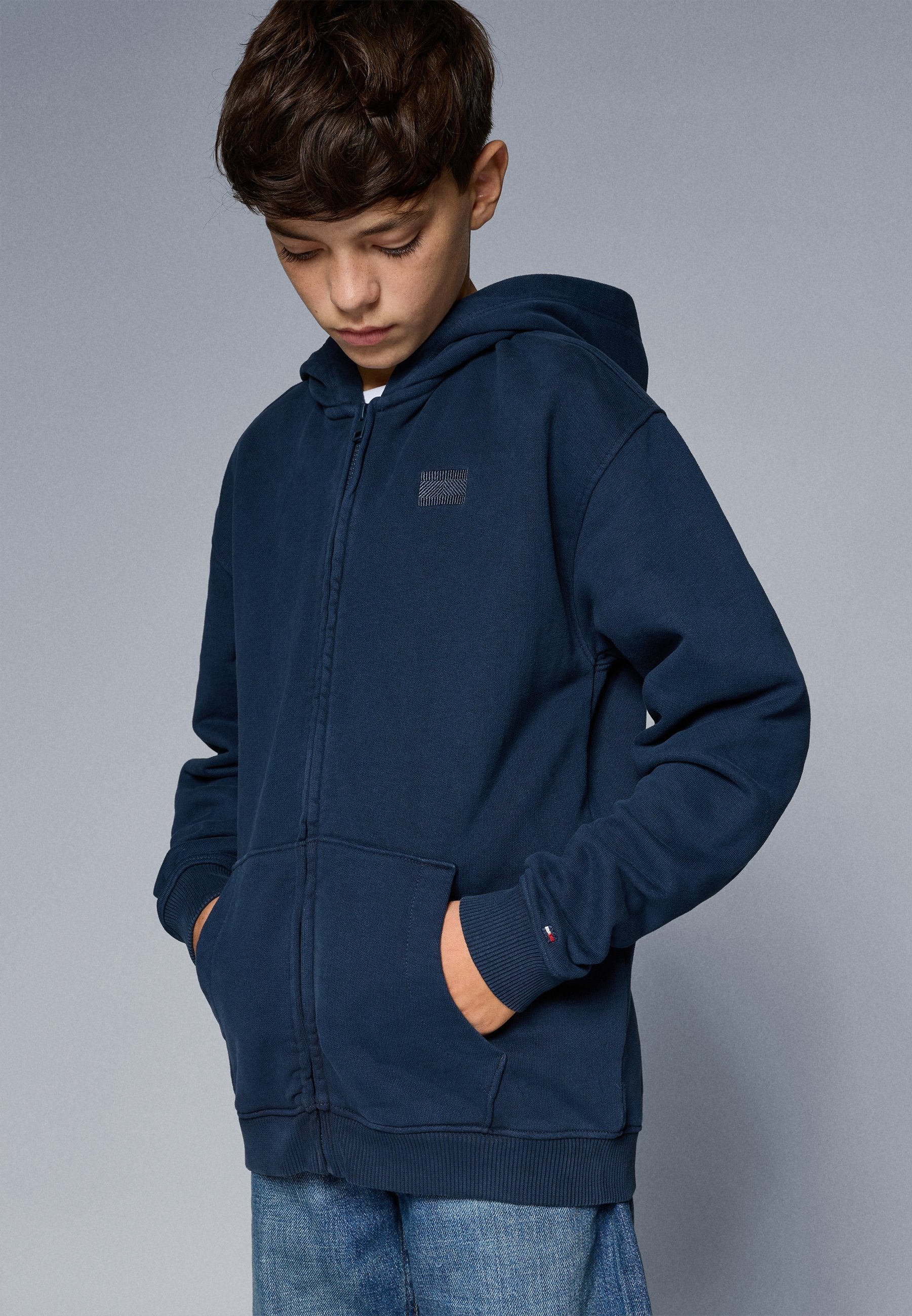 TONAL FLAG ZIP HOODIE UNISEX Media 3
