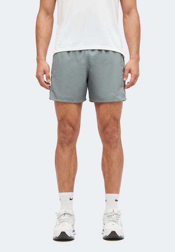 Nike Performance MILER SHORT - 2-in-1 shorts - smoke grey/iron grey