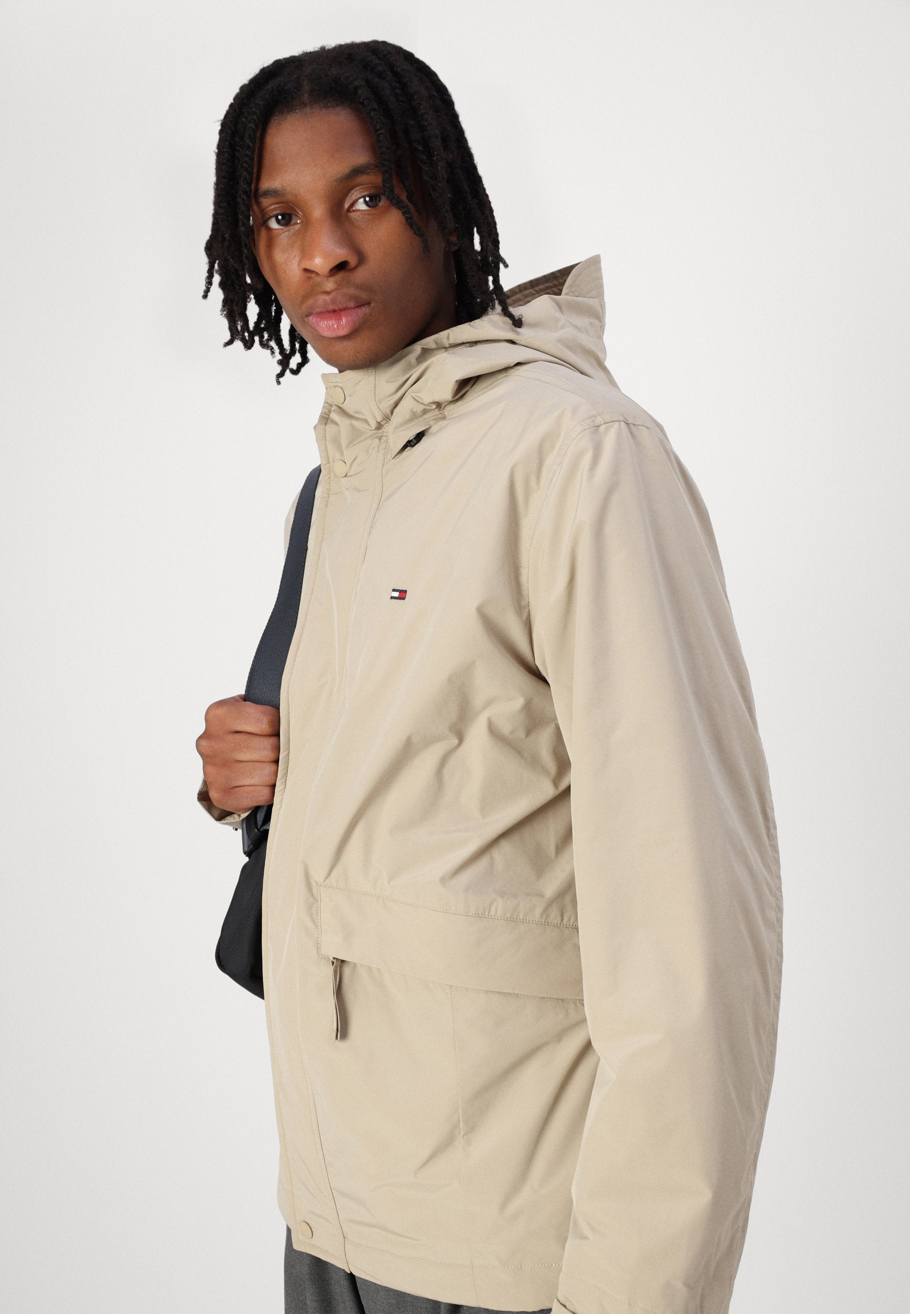 PACKABLE HOODED Media 5