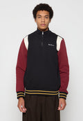 Schwarzer Sweatshirt mit Reißverschluss am Hals und kastanienbraunen Ärmeln. Hat ein cremefarbenes Paneel sowie gestreifte Rippbündchen und -saum. Logo auf der Brust in Weiß.