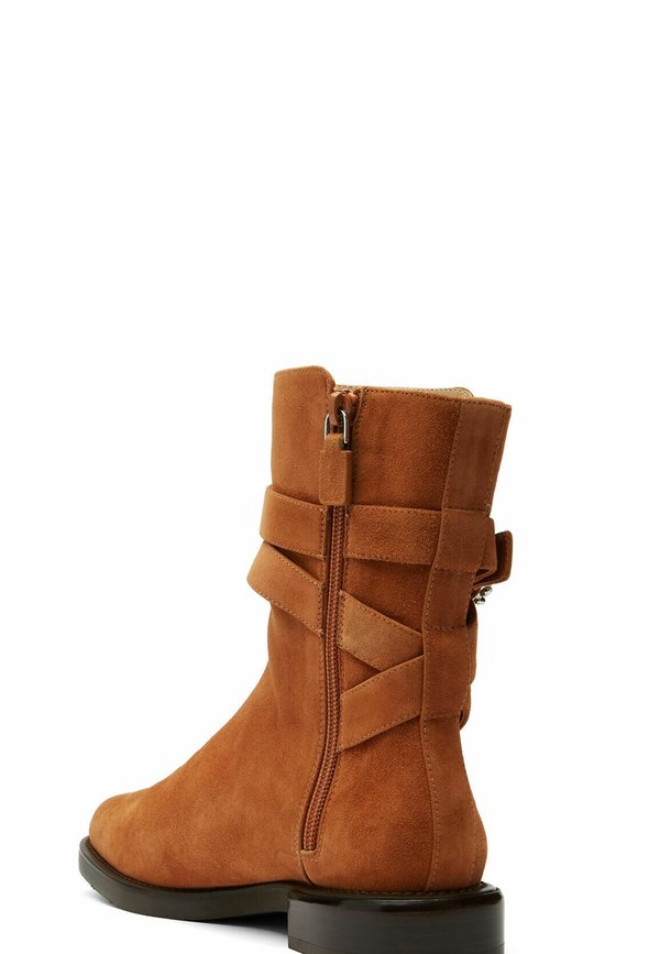 Stuart Weitzman RYDER PEARL