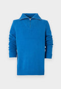 Blauer Pullover mit Rippkragen, halbem Reißverschluss, langen Ärmeln und gerippten Bündchen, gefertigt aus glattem Strickstoff.