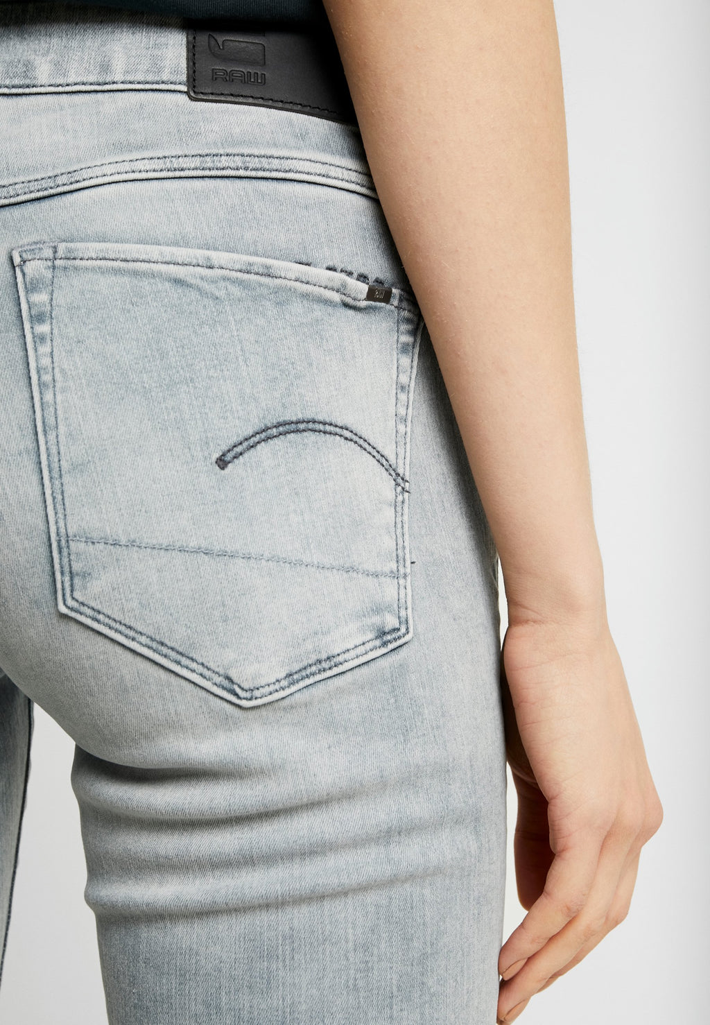 3301 MID SKINNY WMN Media 6