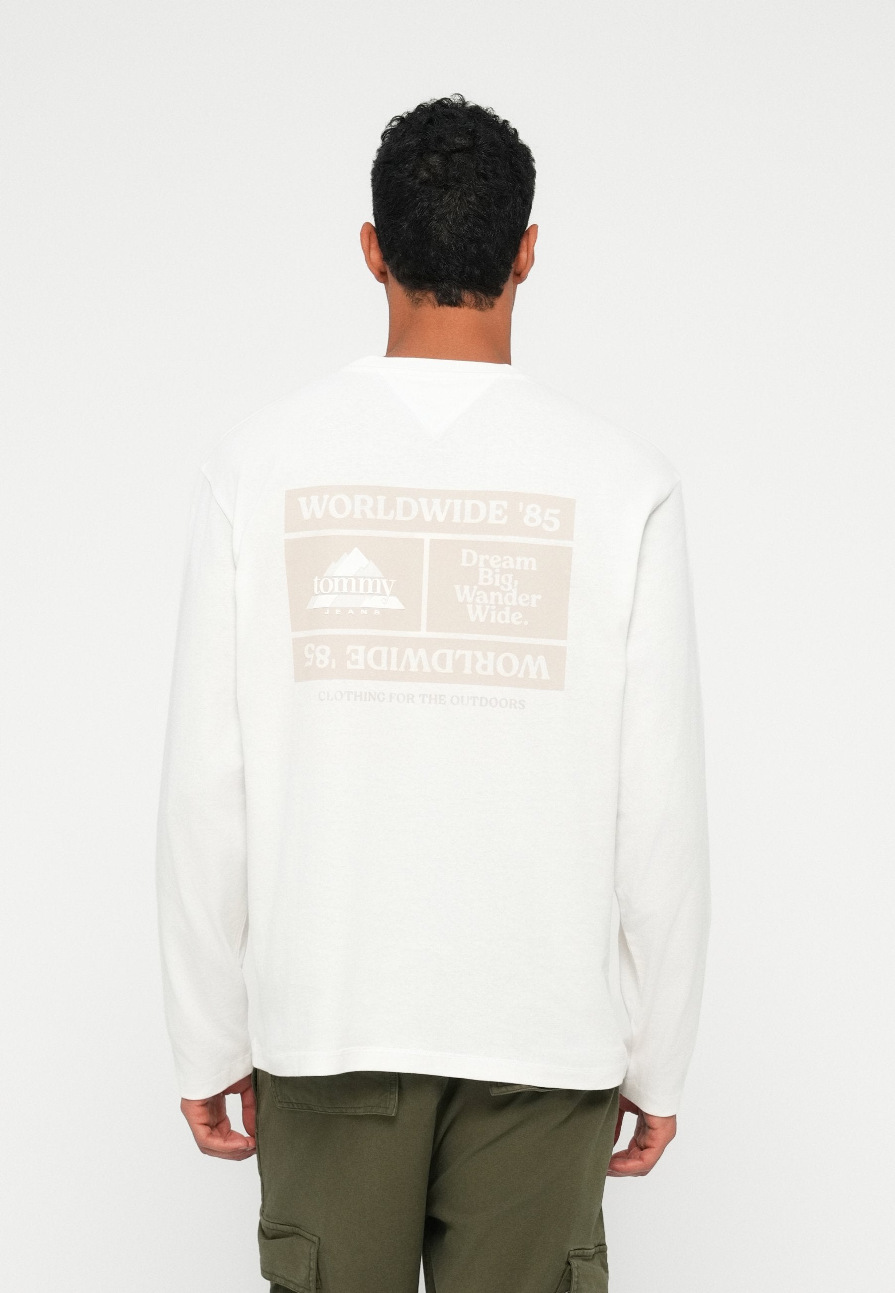 Tommy Jeans BACK GRAPHIC RELAXED LONG SLEEVE T-SHIRT