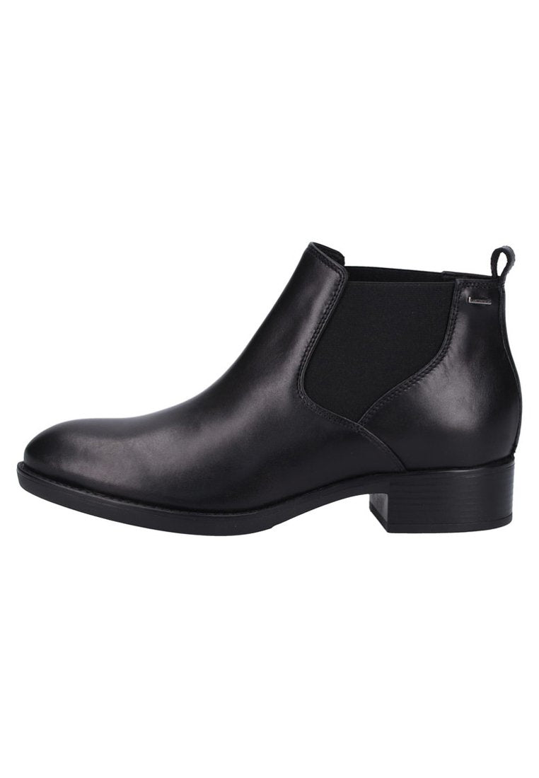 Schwarze Leder-Ankle-Boots mit runder Zehenform, elastischen Seitenpaneelen und einem niedrigen Blockabsatz. Glatte Oberfläche mit einer Schlaufe an der Rückseite.