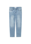 Helle blaue Röhrenjeans aus Denim. Verfügt über ein Fünf-Taschen-Design, ausgebleichte Stellen und ein Etikett am Bund. Keine Verzierungen.