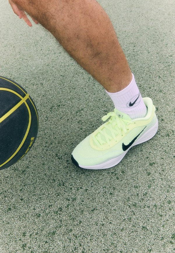 Nike Performance G.T. HUSTLE ACADEMY - Basketball shoes - barely volt/black/pure platinum-coloured