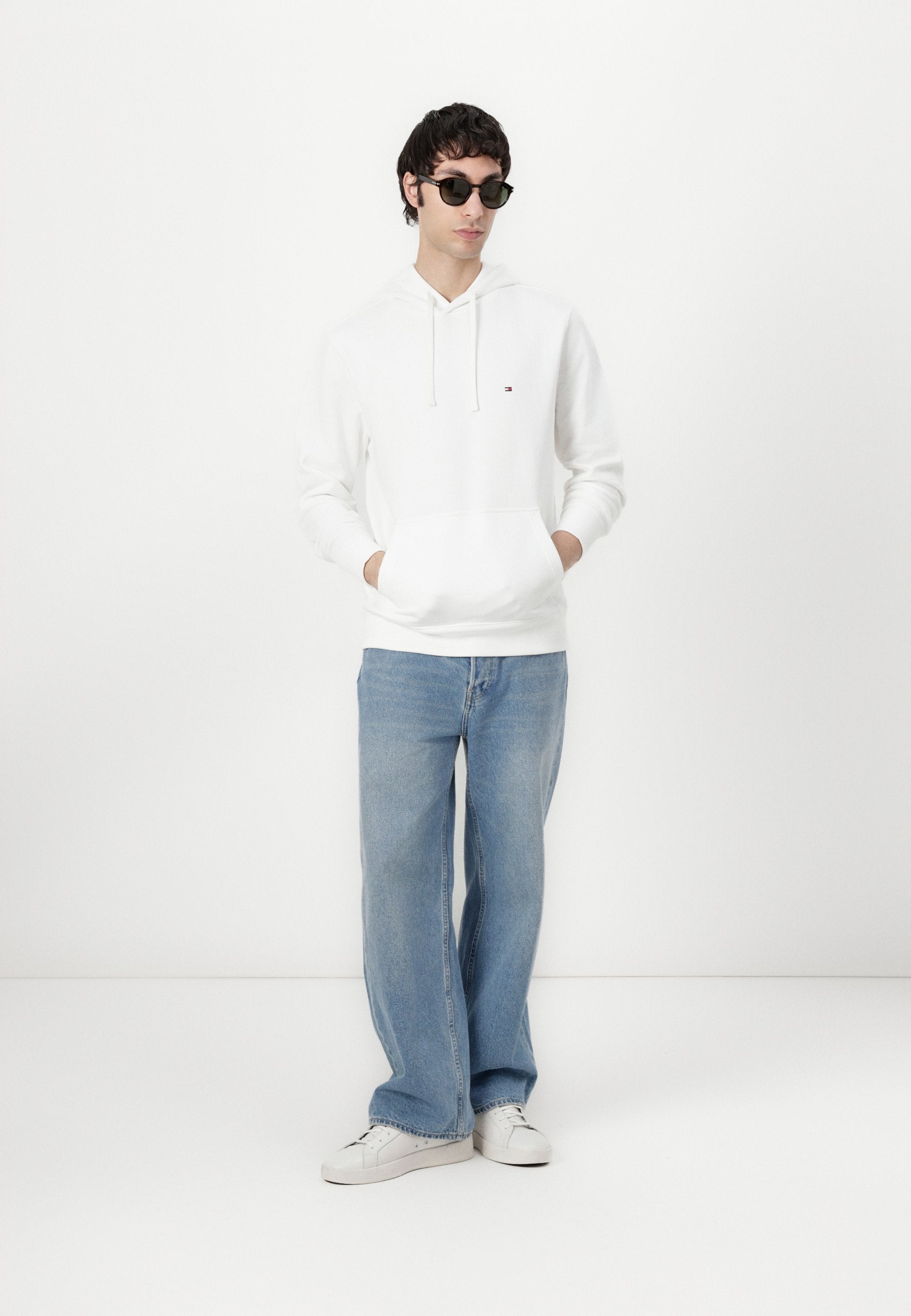 FLAG EMBROIDERY TERRY DRAWSTRING HOODY Media 2