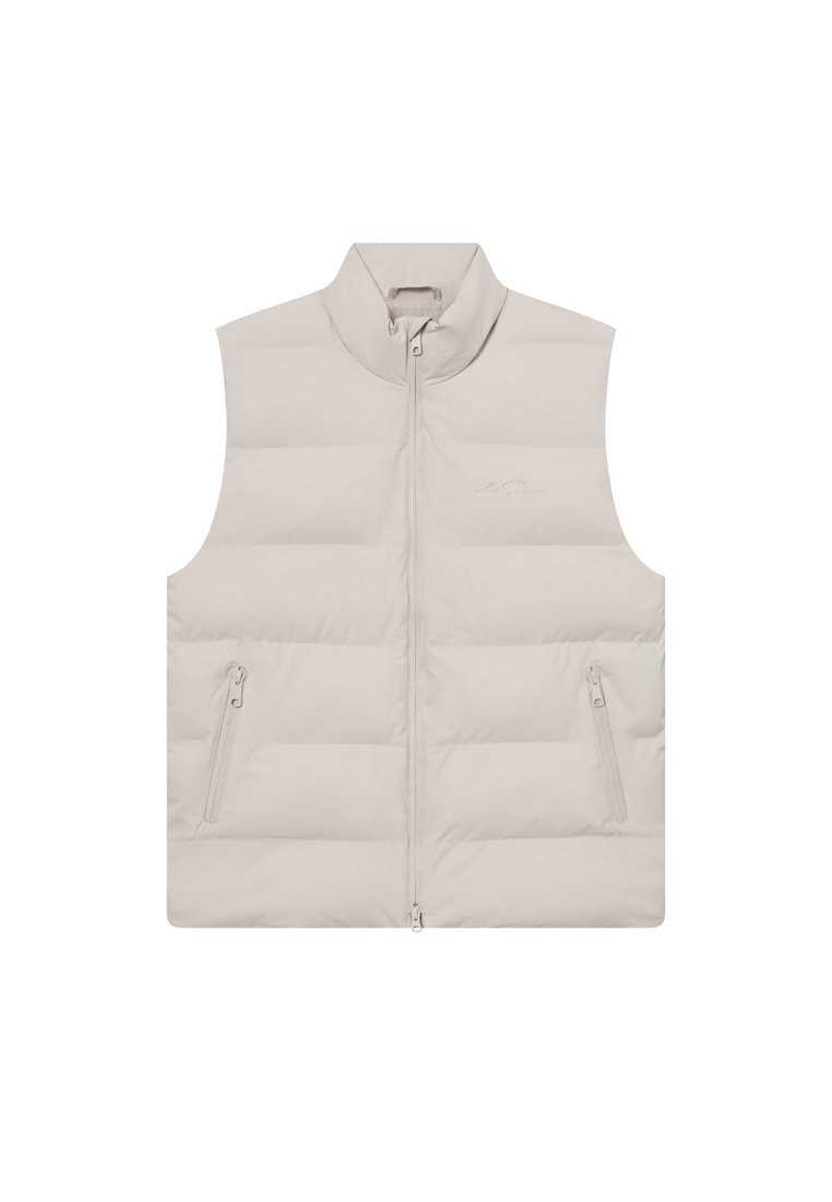 Hellgraue Puffer-Weste mit hohem Kragen, Frontreißverschluss und zwei Reißverschlusstaschen an den Seiten. Gestepptes Design mit horizontalen Nähten.