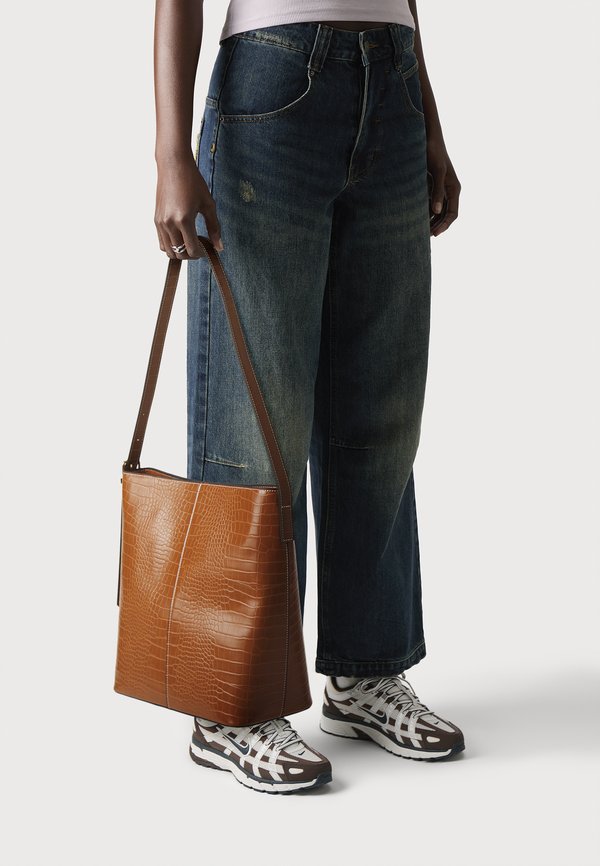 Vero Moda VMTRIO BAG CROCO - Tote bag - cognac