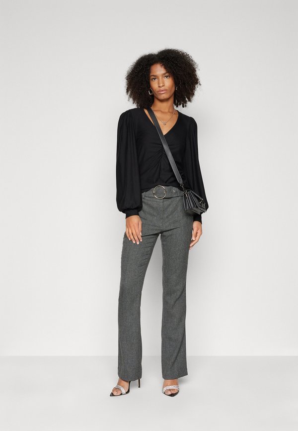 Gestuz RIFA V-NECK