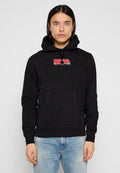 Schwarzer Kapuzenpullover aus Baumwolle mit einer Fronttasche, ausgestattet mit einem roten Drucklogo. Mit einer Kapuze mit Kordelzug und sichtbaren Nähtedetails.