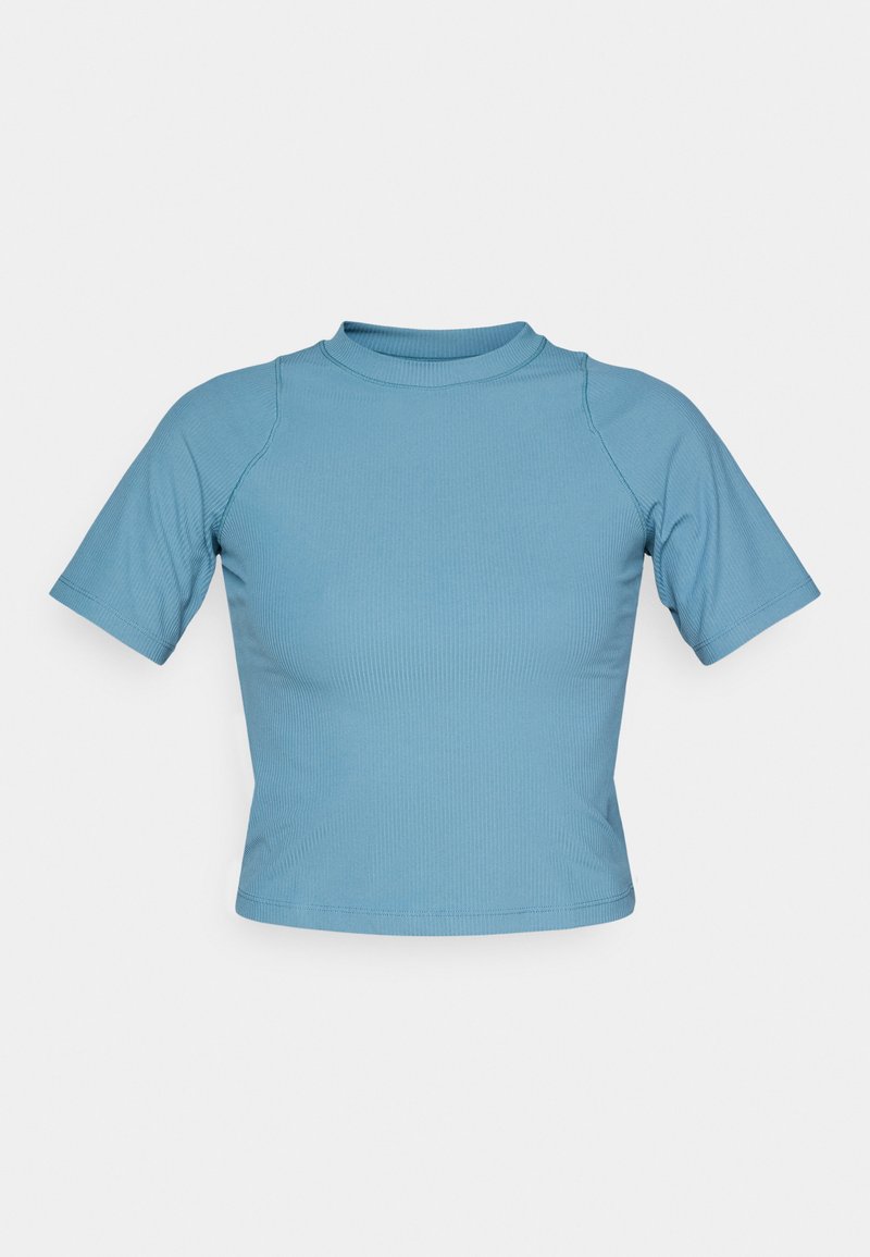 Helles blaues, kurzärmliges Oberteil aus Rippstoff. Verfügt über einen hohen Kragen und ein tailliertes Design mit einer leicht gekürzten Länge.