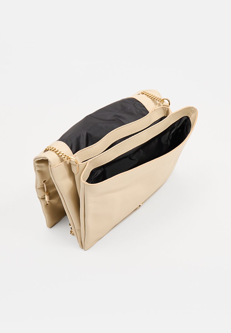 Lancel BILLIE