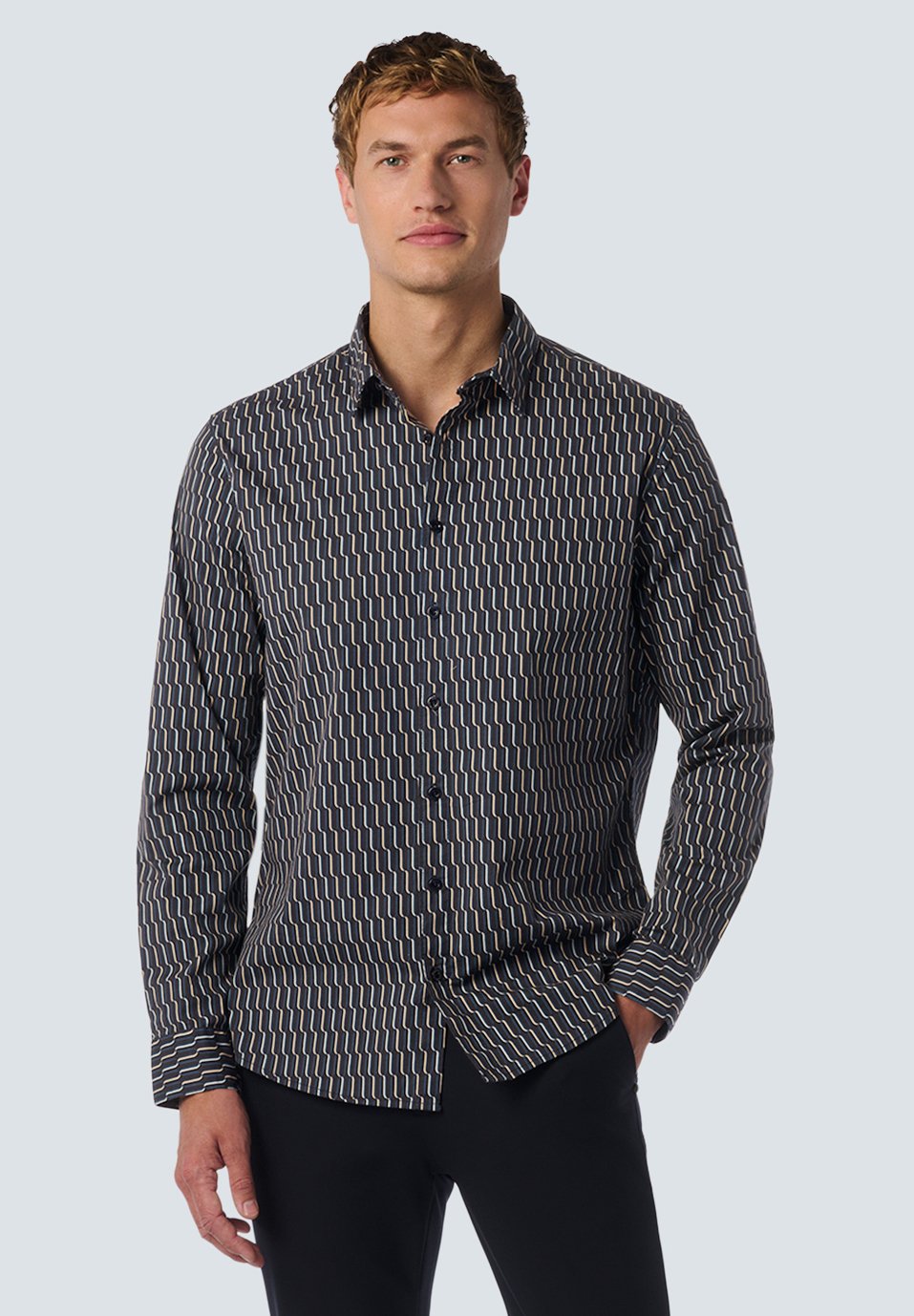 STYLISH WINTER WITH DYNAMIC ALL-OVER PATTERN Media 3
