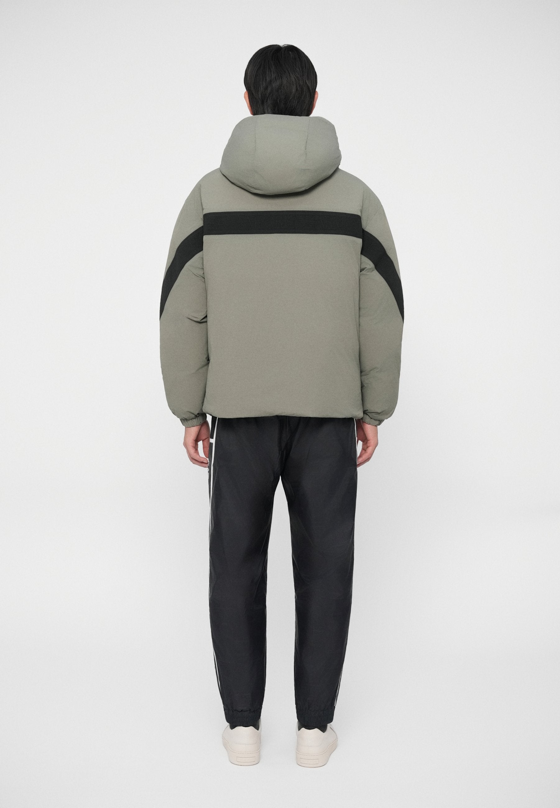 MOUNTAIN HOODED JACKET LOGO Media 4