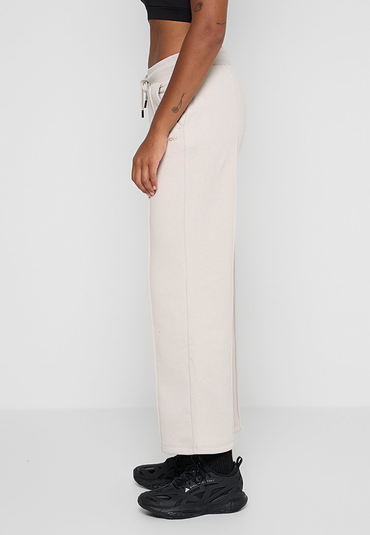 DKNY Sport