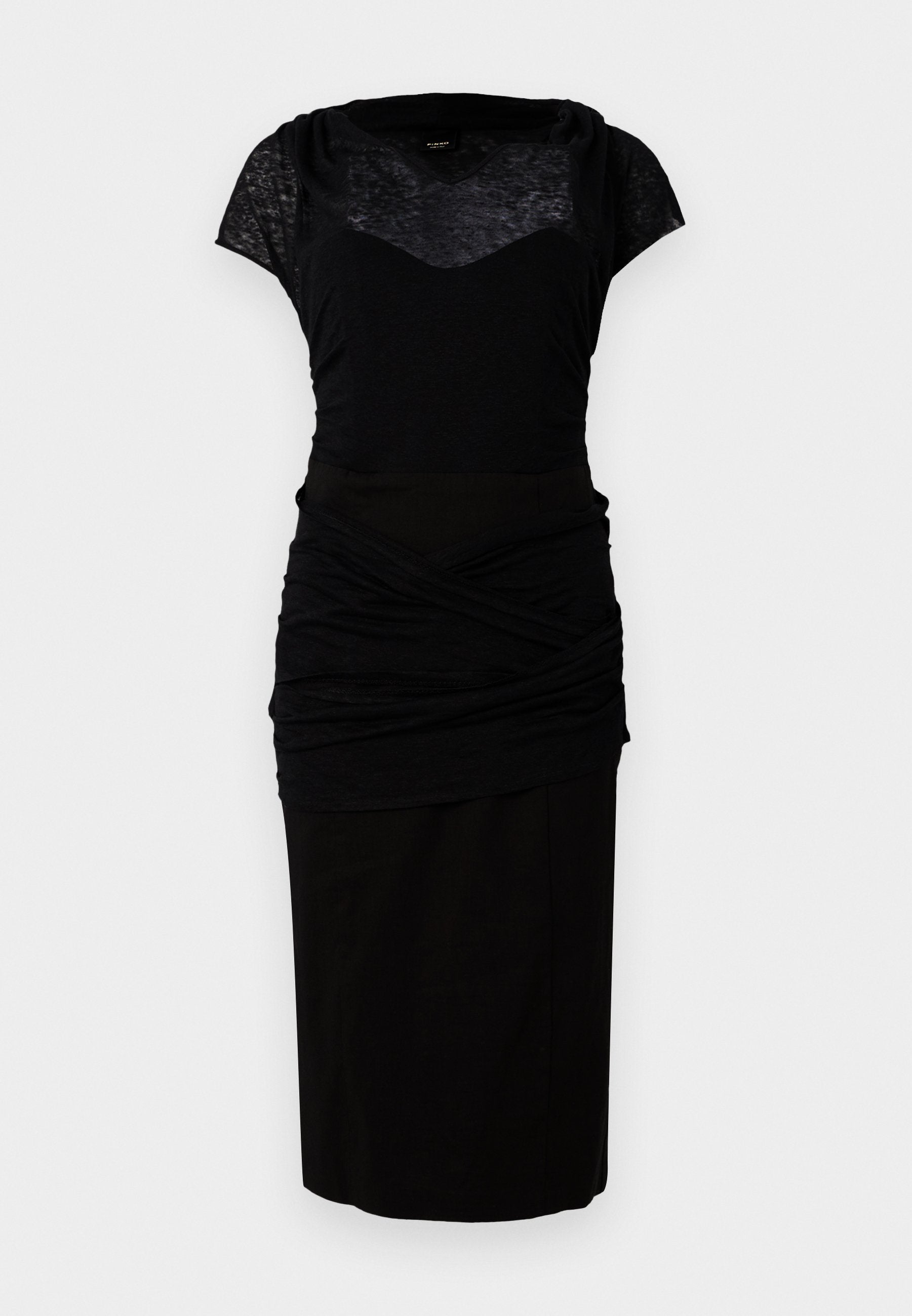 Schwarzes Kleid mit tailliertem Oberteil und kurzen Ärmeln, das eine strukturierte obere Schicht und einen gerafften unteren Teil aufweist. Glatter, knie-langer Rock.