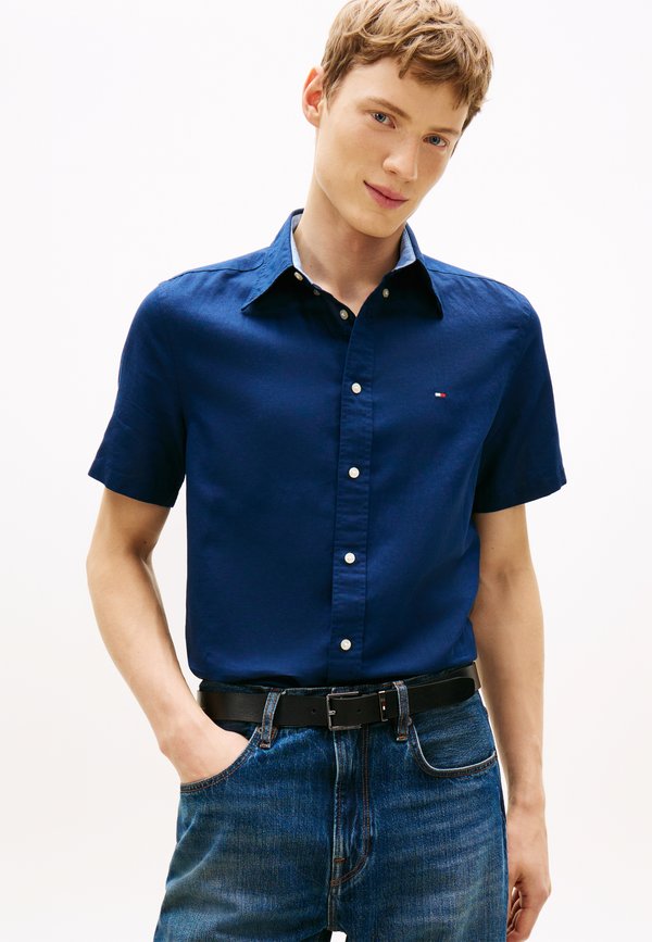 Tommy Hilfiger REGULAR FIT LINEN BLEND SHORT SLEEVE SHIRT - Shirt - carbon navy