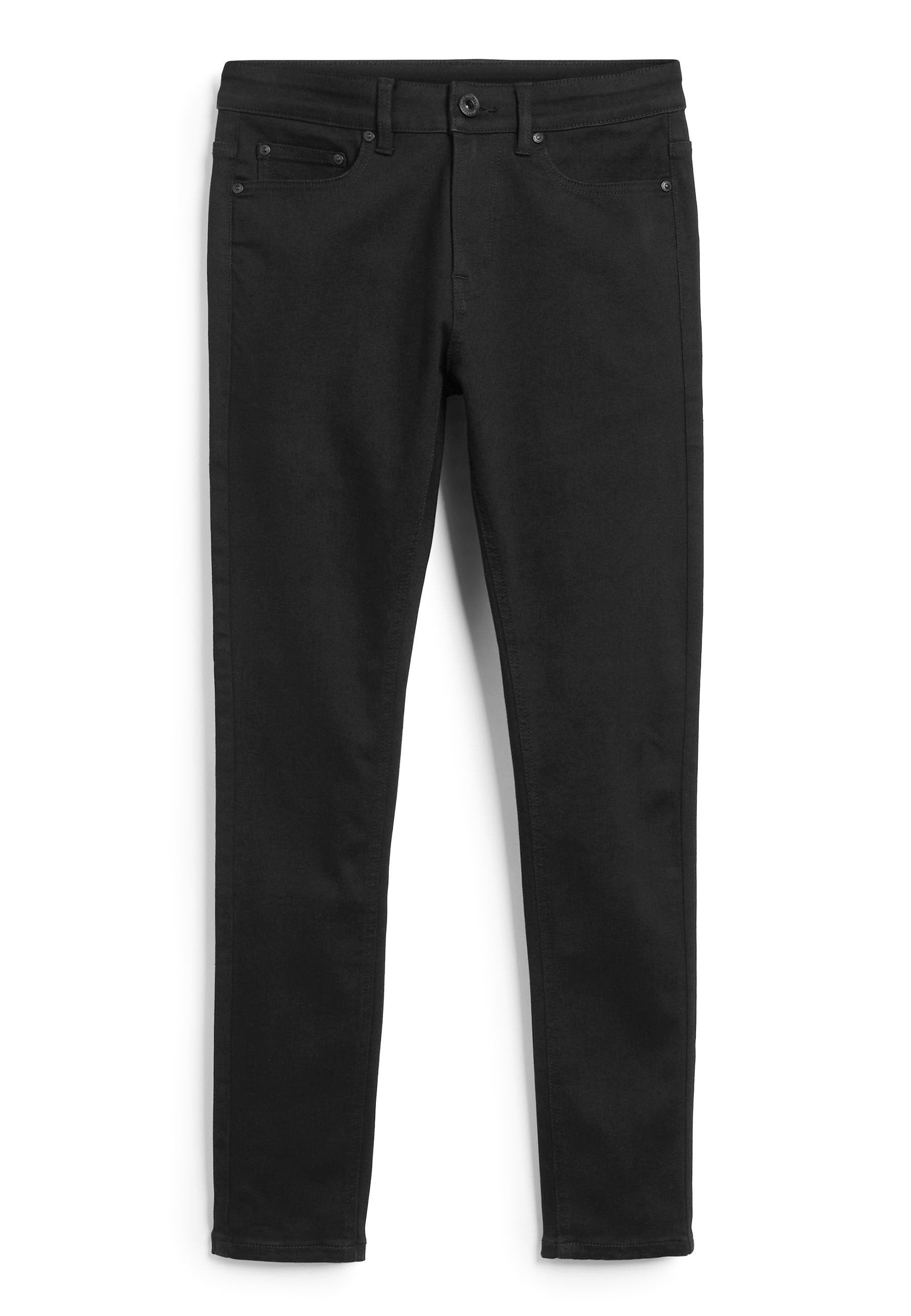Schwarze Denim-Jeans mit schmaler Passform, mit einem Reißverschluss, Knopfverschluss, Fronttaschen und einer glatten Textur. Keine bemerkenswerten Muster oder Akzente.