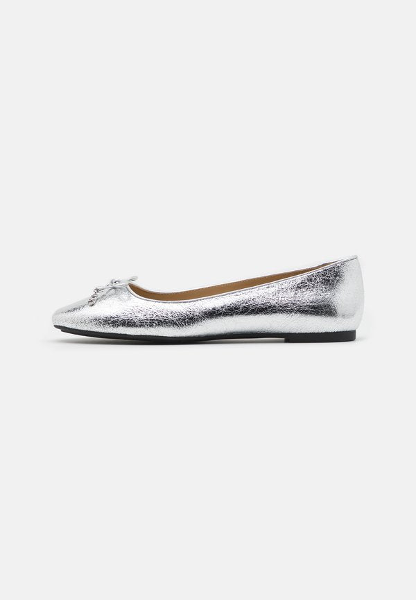 MICHAEL Michael Kors NORI FLAT