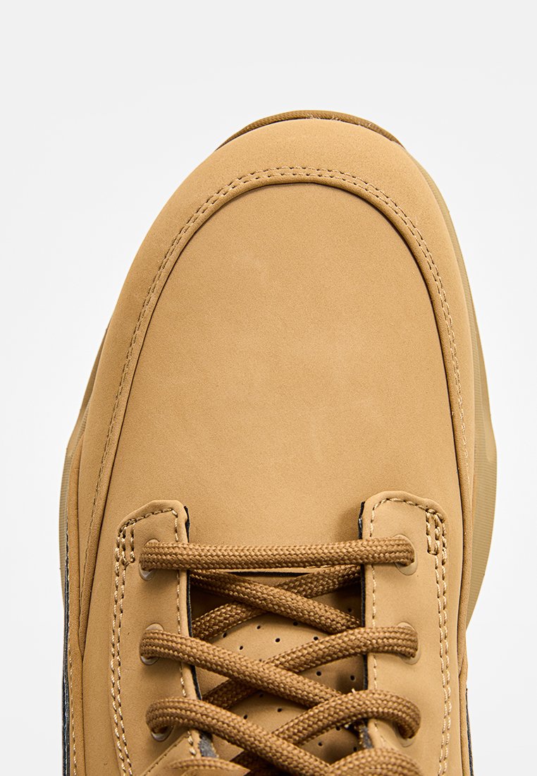 Under Armour 695