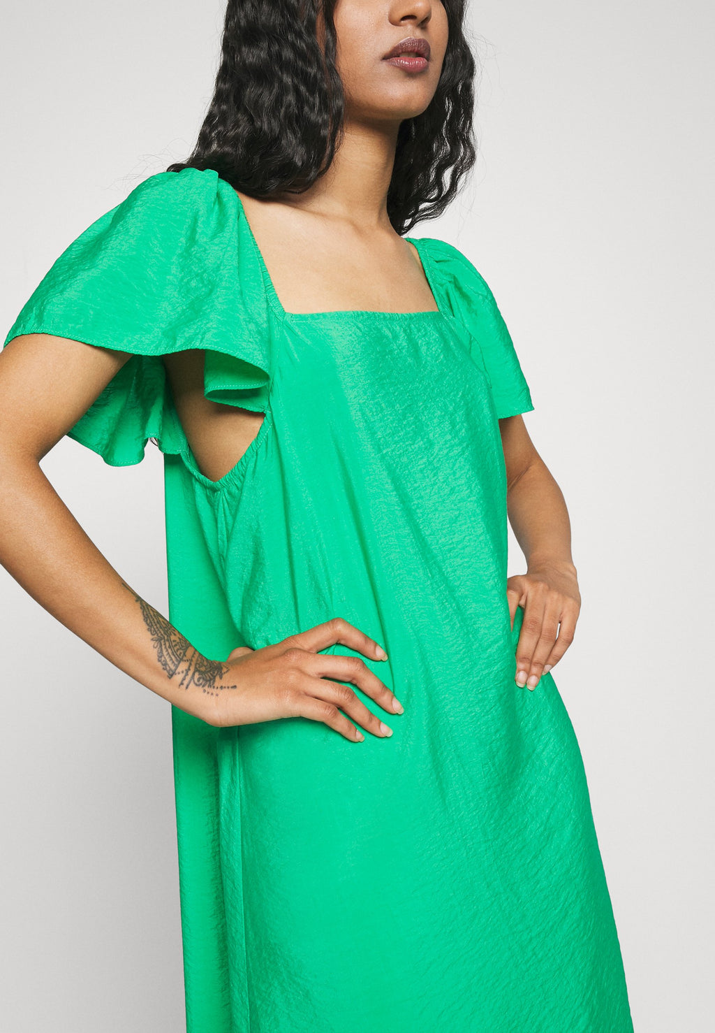 Vero Moda Petite VMSARA SQUARE NECK KNEE DRESS