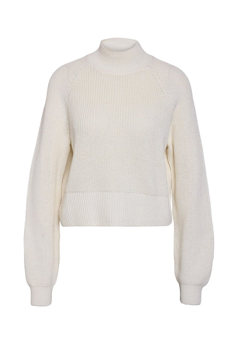 Cremefarbenes Strickpullover mit hohem Kragen, langen Puffärmeln sowie gerippten Bündchen und Saum.